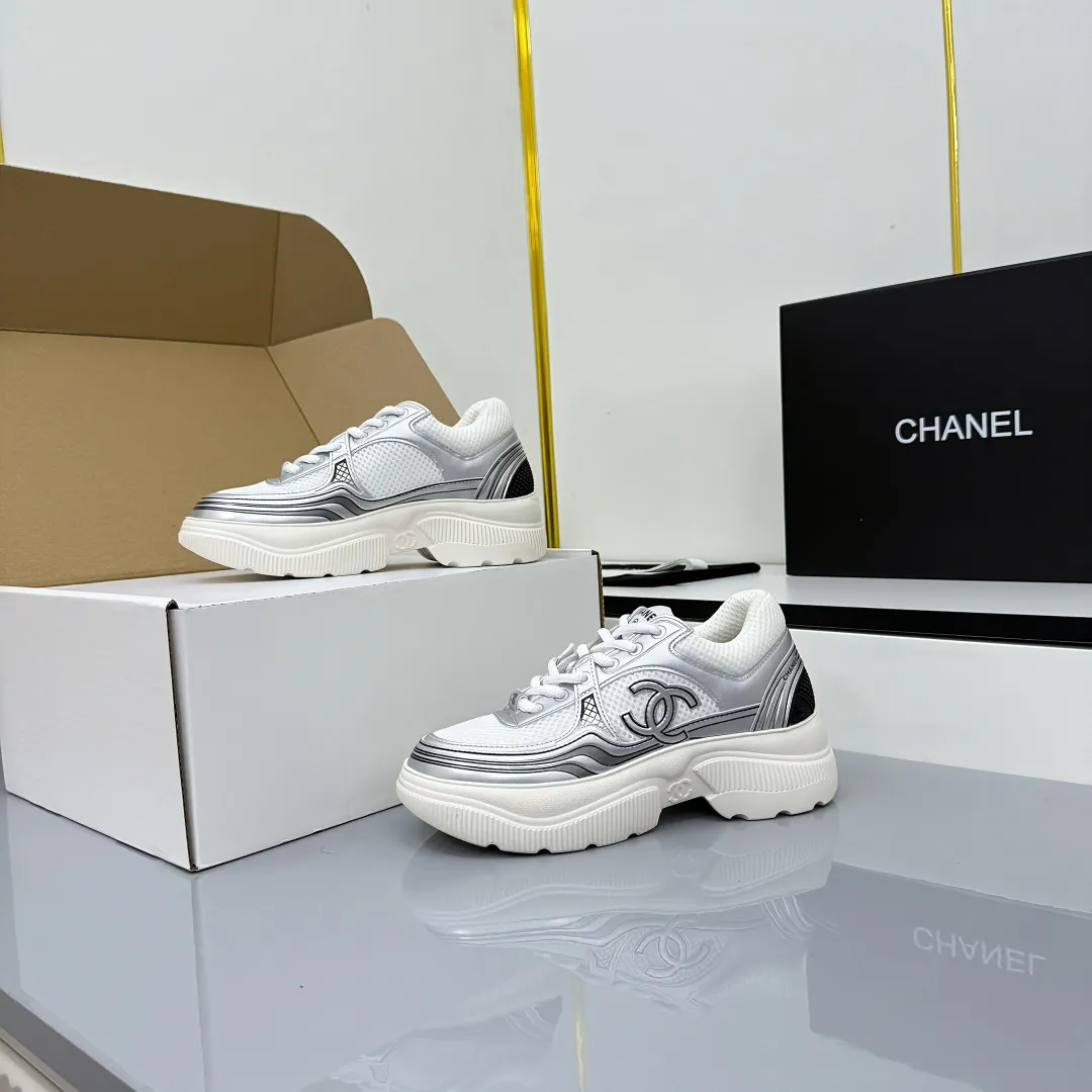 👟👟Ex-factory price 660👟👟 Chanel bread shoes ~ original calfskin panda shoes Chanel 25C latest hot style panda black and white sports shoes casual sneakers Xiaoxiang hot item classic black and white panda color coco girls must pay Fabric: original custom mixed sheepskin lining: original imported breathable mesh lining outsole: Original molded rubber + TPU combination Size: Women's 35-41 Buy now👉 Buy now👉
